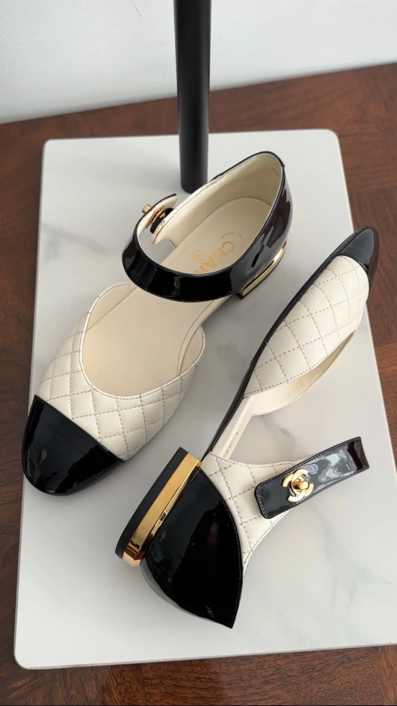 Chanel Cream Quilted Leather and Black Patent Leather Cap Toe Flats - 40C