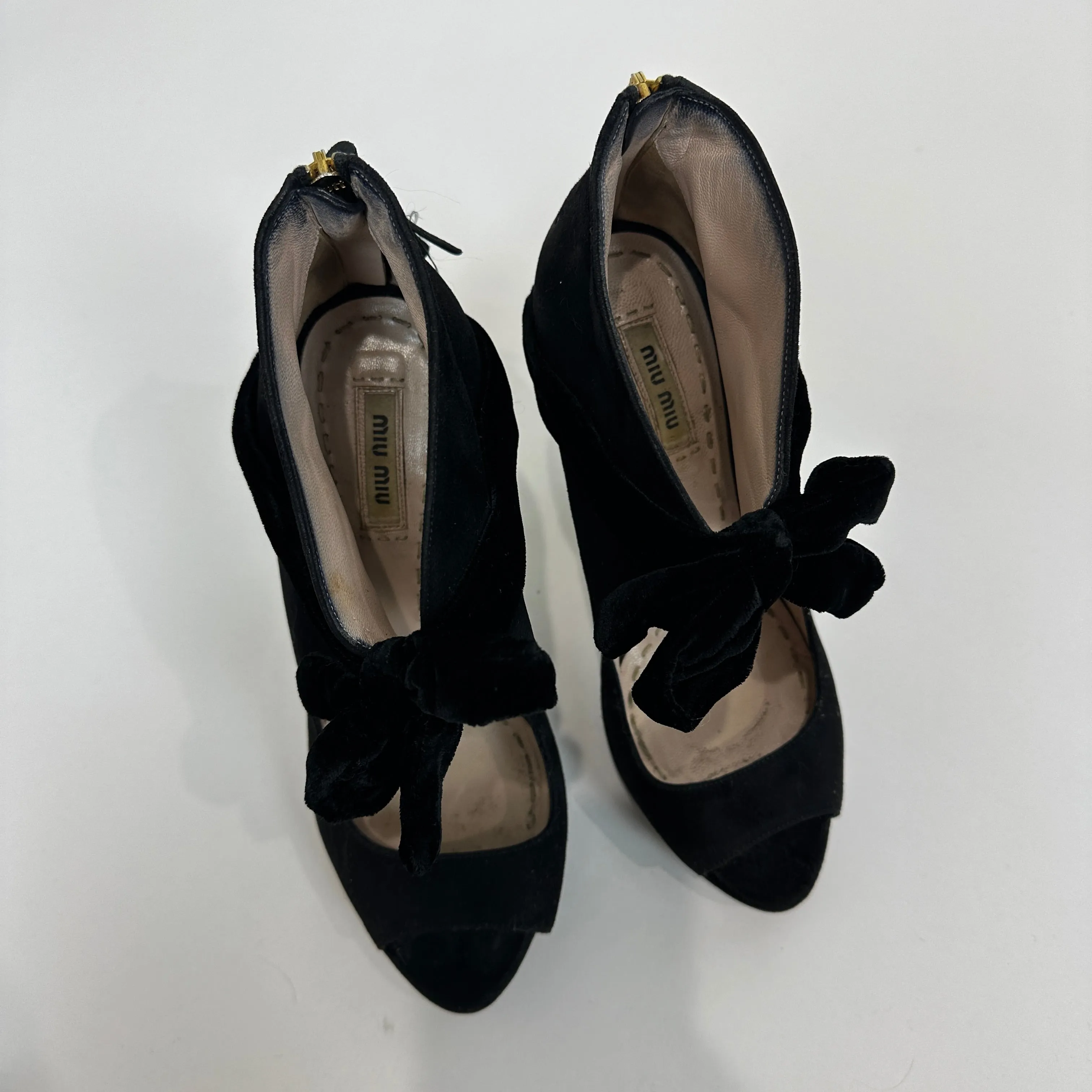 Miu Miu Velvet Bow Victorian Pumps (7.5)